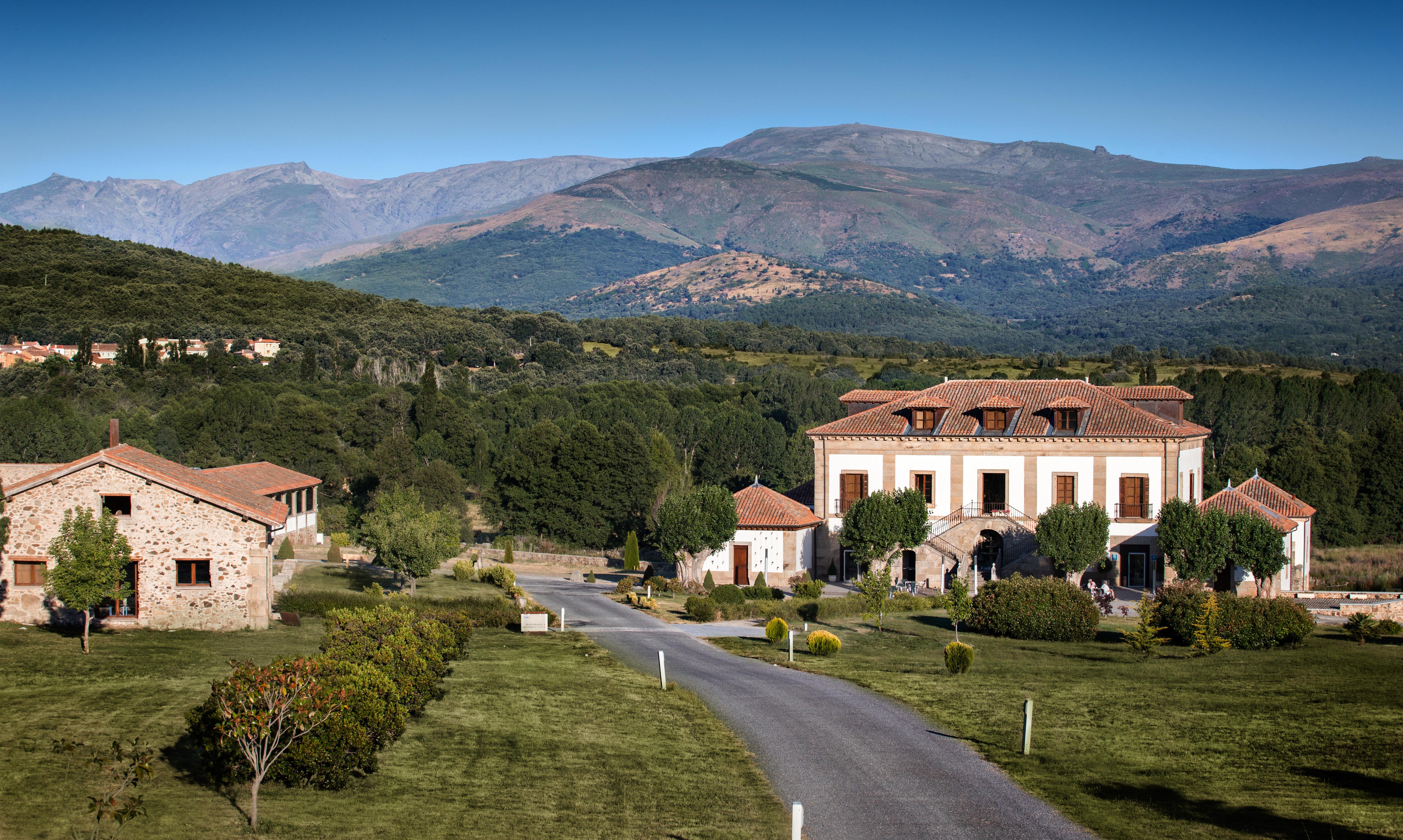 Отель Izan Puerta De Gredos Эль-Барко-де-Авила Экстерьер фото